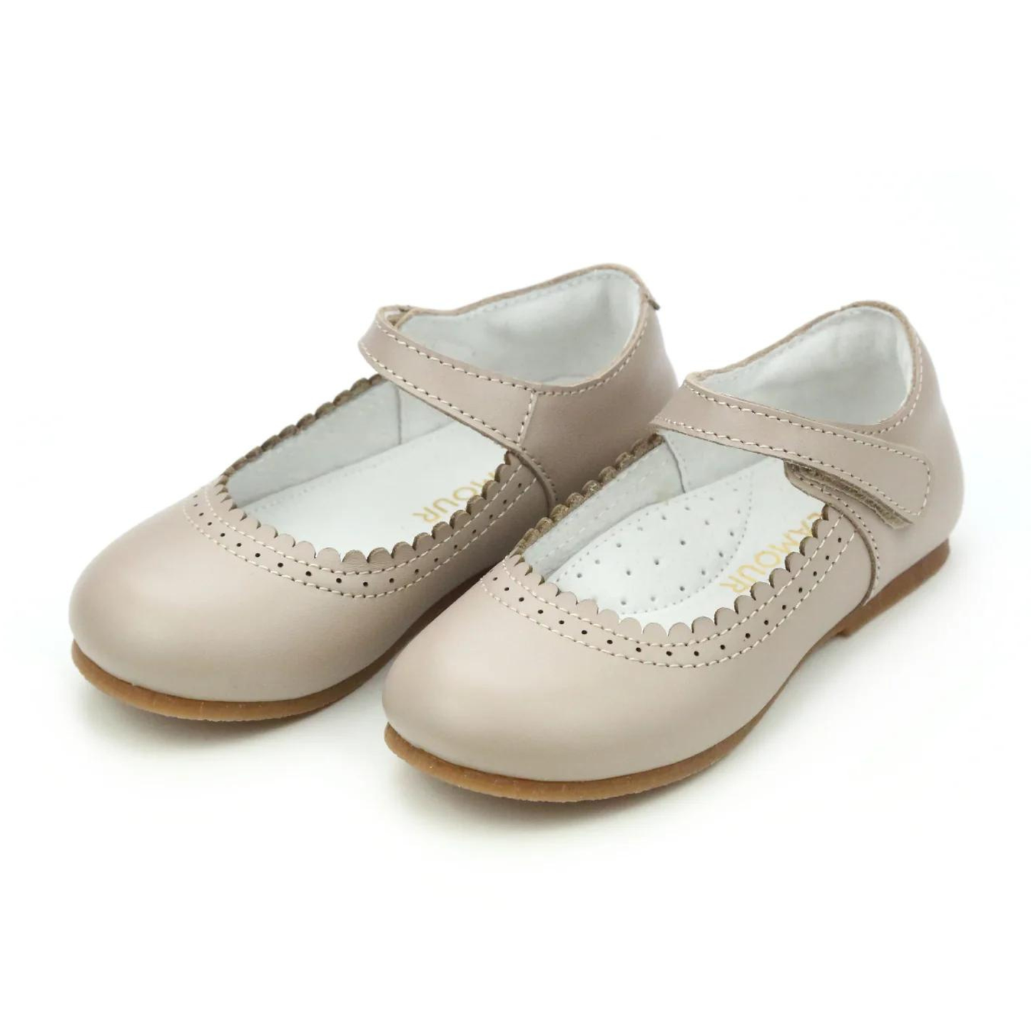 Lamour Lucille Scalloped Flat Almond